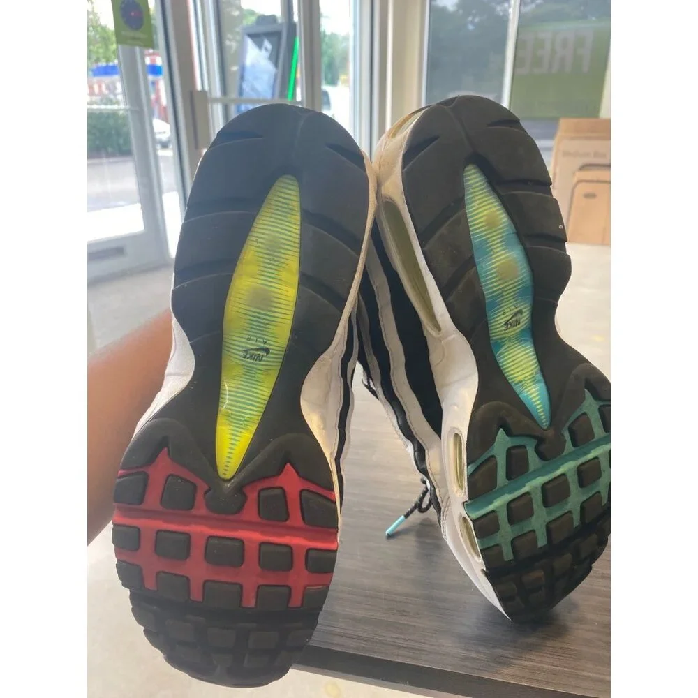 Nike - Picture 9 of 9